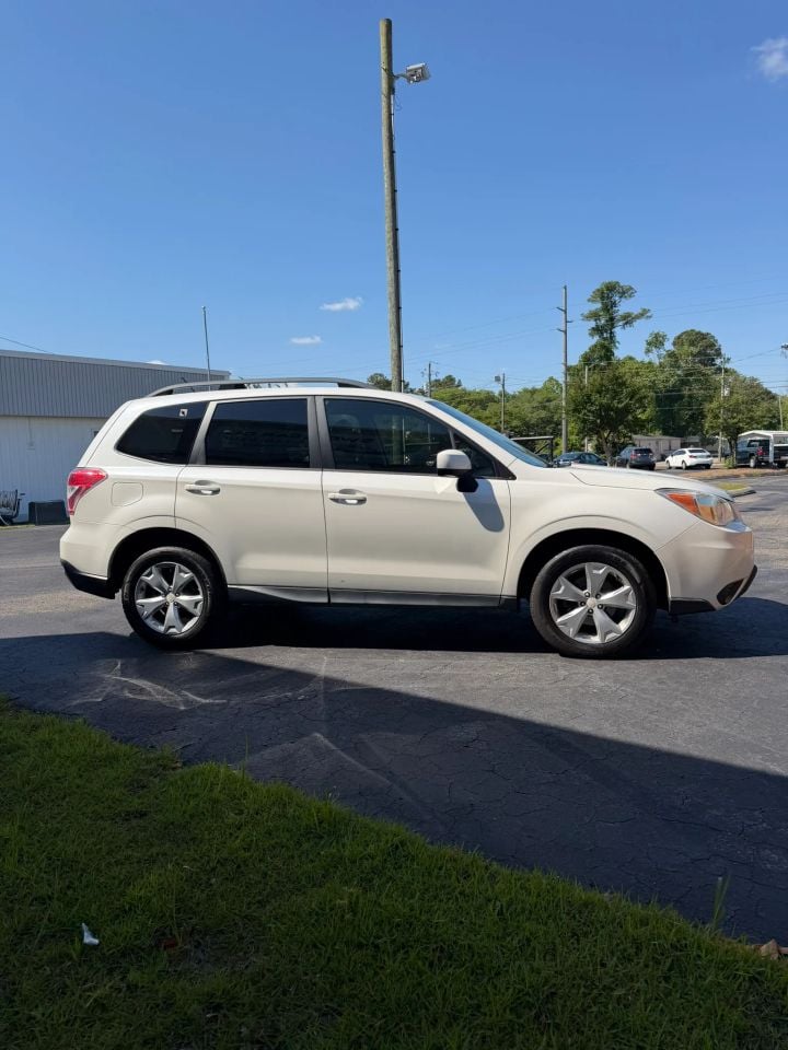 2015 Subaru Forester - Photo 3