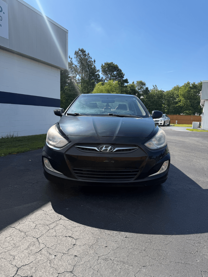 2013 Hyundai Accent - Photo 2
