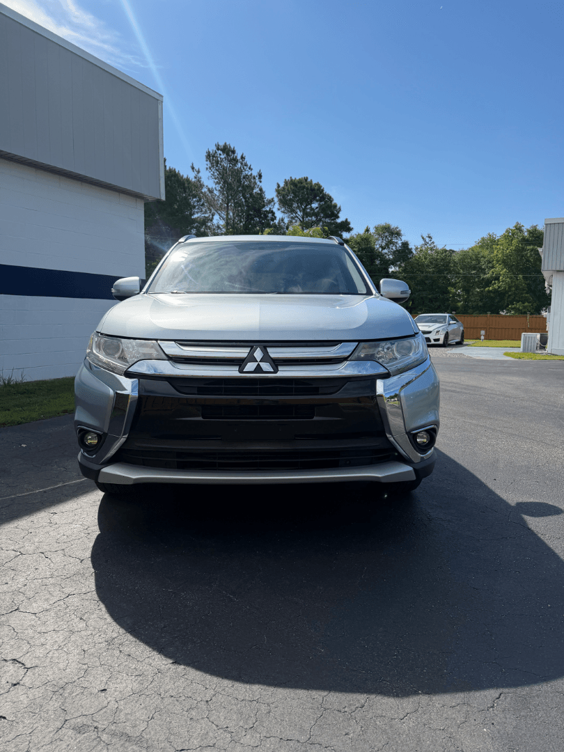 2016 Mitsubishi Outlander - Photo 2