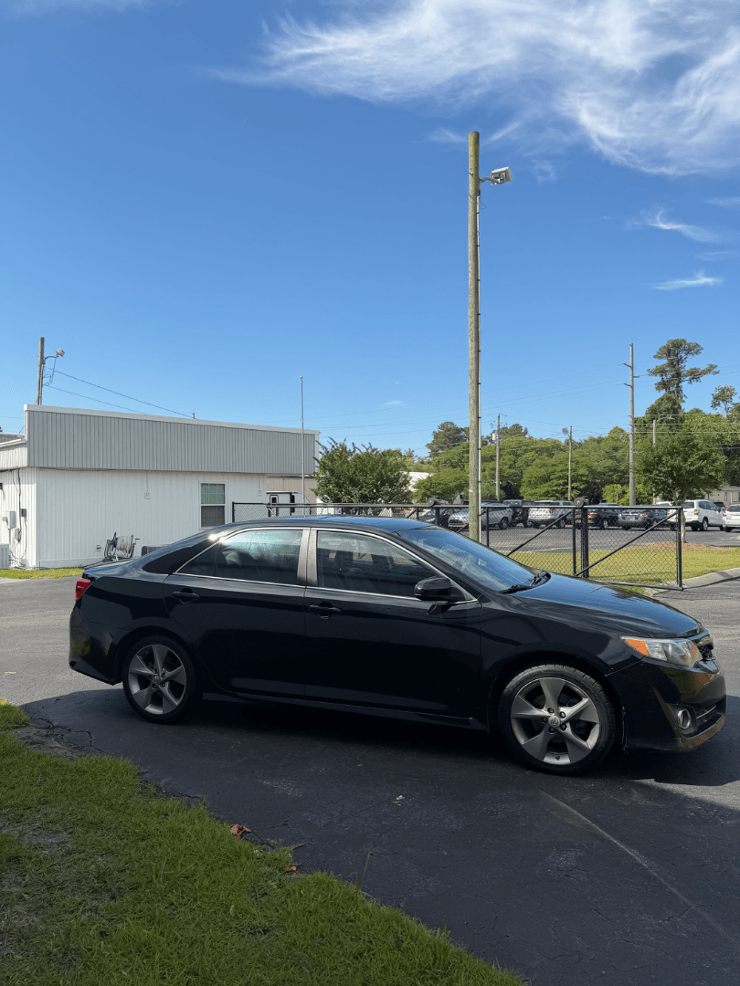 2014 Toyota Camry - Photo 3