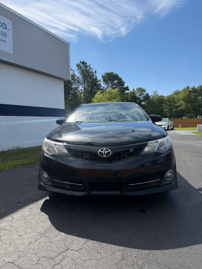2014 Toyota Camry - Photo 2